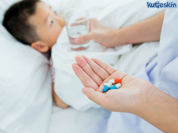 Không tự ý dùng thuốc kháng sinh cho bé