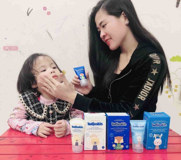 khách hàng trải nghiệm kem dưỡng ẩm kutieskin