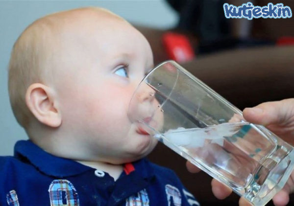 Trẻ không uống đủ nước