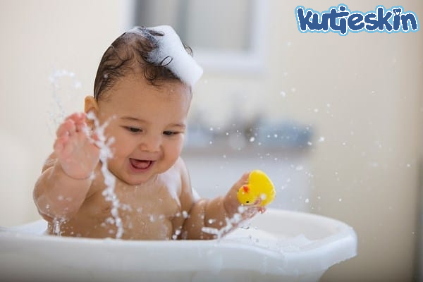 Top 7+ Sữa tắm trị rôm sảy cho bé an toàn và dịu nhẹ 2021